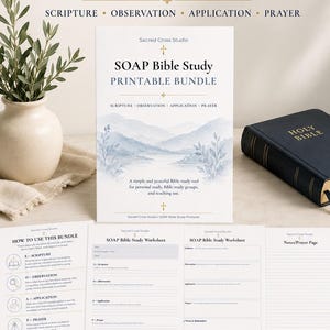 Puede incluir: Un paquete imprimible de estudio bíblico SOAP que incluye una portada con montañas en acuarela azul y cinco páginas con una guía, hojas de trabajo y una página de notas. El texto incluye Scripture, Observation, Application y Prayer.