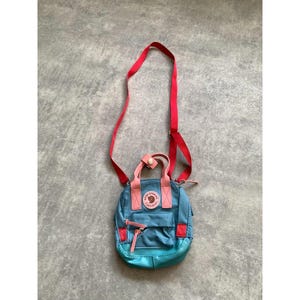 Unisex Acne Studios x Fjällräven Kånken Micro Blå Rosa Röd Axelremsväska Återvunnen Polyester Justerbar Rem Liten Axelrem bild 1