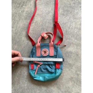 Unisex Acne Studios x Fjällräven Kånken Micro Blå Rosa Röd Axelremsväska Återvunnen Polyester Justerbar Rem Liten Axelrem bild 2