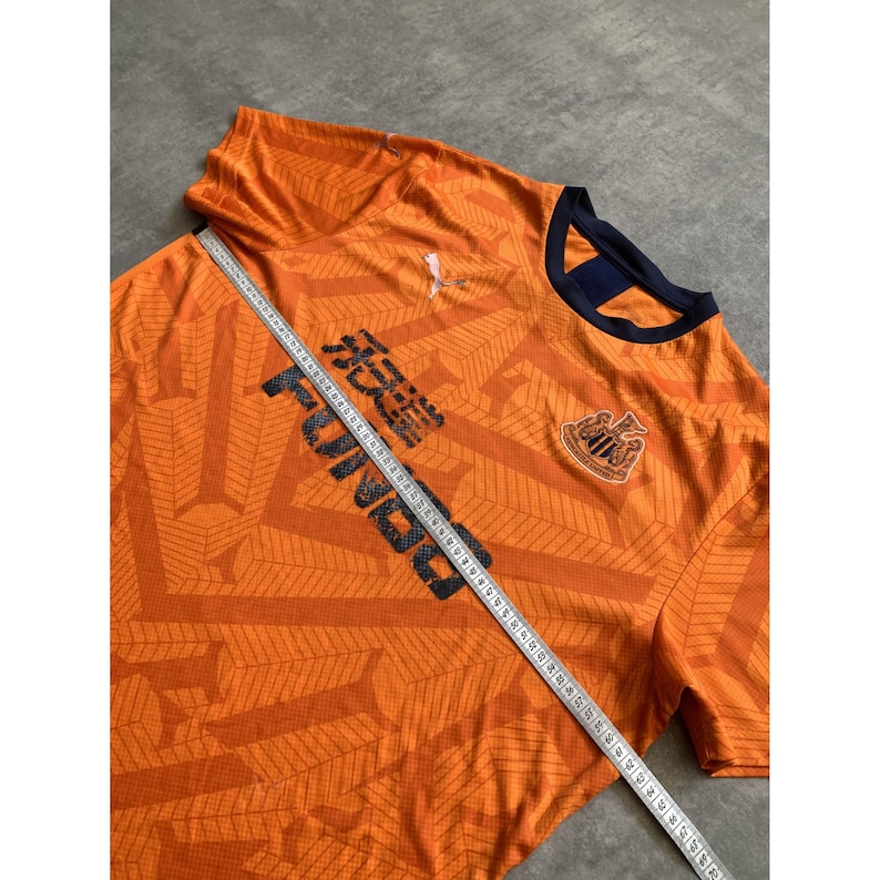 Herr Puma Orange Fotbollströja Polyester Storlek XL FUN88 Sponsor Newcastle United Vapensköld Geometriskt Mönster bild 2