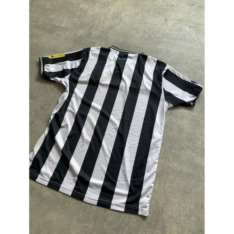Men's Newcastle United Castor Black White Striped Sela Sponsor Soccer Jersey Men's Size L-XL image 6
