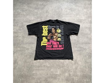 Herr Bret Hart Wrestling Graphic T-shirt Svart Rosa Gult Tryck Evenemang Autentisk 100 % Bomull Storlek XL Vintage 1998 WWF-stil