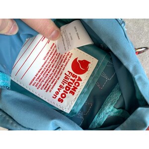 Unisex Acne Studios x Fjällräven Kånken Micro Blå Rosa Röd Axelremsväska Återvunnen Polyester Justerbar Rem Liten Axelrem bild 5