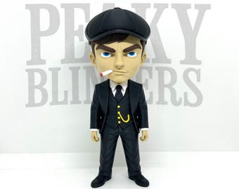 Thomas Shelby Figur | Peaky Blinders Sammelfigur | Birmingham Boss Statue | Mafia Stil Dekor | TV Serie Fan Geschenk