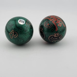 Bolas de esmalte cloisonné chinesas vintage para exercícios de saúde e alívio do estresse, modelo Baoding, nas cores verde e vermelha.