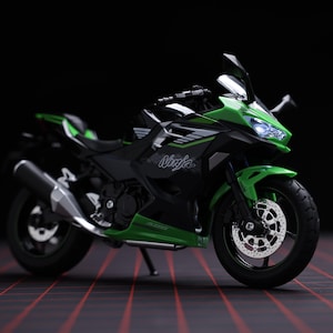 Könnte beinhalten: Ein Miniatur-Motorradmodell der Kawasaki Ninja in Schwarz und Limettengrün. Das Sportmotorrad verfügt über eine detaillierte Verkleidung mit dem Schriftzug Ninja an der Seite, eine klare Windschutzscheibe, schwarze Räder mit silbernen Bremsscheiben und einen Seitenständer.