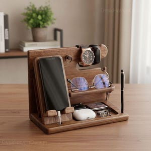 Holz Docking-Station Telefon Stand Holz Schreibtisch Organizer Uhrenhalter Nachttisch Valet Tablett Herren Ladestation Geschenk