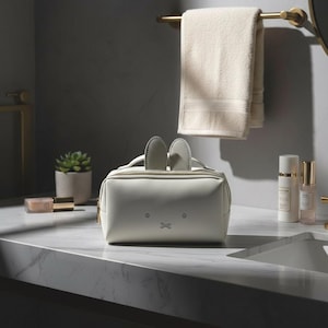 Trousse de maquillage lapin en cuir végétalien | Pochette de voyage structurée pour organisateur de cosmétiques | Trousse de toilette minimaliste crème