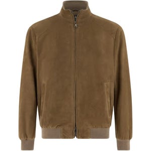 Peut inclure: Veste de bombardier en daim marron avec fermeture &eacute;clair int&eacute;grale. La veste a un col montant, des poignets et un ourlet c&ocirc;tel&eacute;s. Elle comporte deux poches lat&eacute;rales et est faite d'un mat&eacute;riau doux et textur&eacute;. La veste mesure environ 76 cm de long.