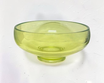 Vintage-Schale aus Uran-Vaselineglas, gelbgrüne Servierschale mit niedrigem Fuß, UV-reaktive Glasschale