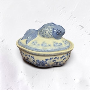 chinesekoi fish lid box porcelain Ceramic Koi Fish Box
