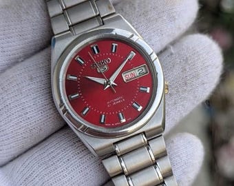montre vintage Seiko 5 automatique 21 rubis cadran rouge