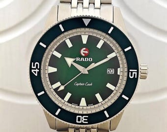 Rado Captain Cook, lunette tournante automatique, cadran vert foncé, montre bicolore fabriquée en Suisse