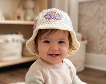 Handgemaakte katoenen babyzonnehoedje, madeliefje oma vierkante emmerhoed voor peuters, gehaakte boho-babymuts, madeliefjebloem babycadeau,