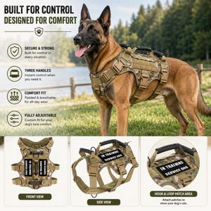 Könnte beinhalten: Ein beiges Camouflage-Hundegeschirr mit drei schwarzen Griffen, verstellbaren Riemen und einer Klettfläche mit der Aufschrift IN TRAINING SERVICE DOG. Das Geschirr ist an einem Hund sowie in Vorder- und Seitenansicht mit Text dargestellt.