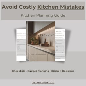 Puede incluir: Un juego de tres tazas de cerámica con un acabado moteado y mate. Las tazas son en tonos crema, gris claro y gris oscuro. Cada taza tiene un diseño simple y minimalista, ideal para café o té.