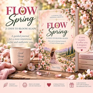 Puede incluir: Un diario titulado Flow Spring: 21 Days to Bloom Again de Elya Vale, con una ilustración de portada de una persona con sombrero frente a un lago. Al lado hay una taza beige con el texto Good Things Grow Here y una tela de punto rosa.