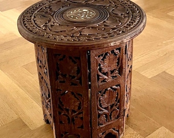 Tavolino indiano intagliato a mano