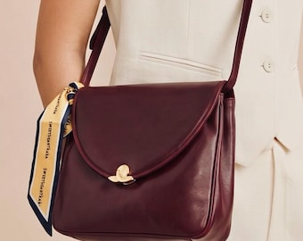 Vintage Ferragamo schoudertas bordeaux lederen portemonnee Italiaanse designer handtas gouden hardware jaren 90 Oxblood tas, gerenoveerd