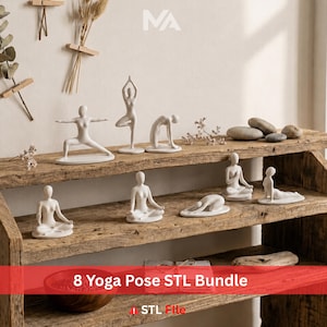 Può includere: Una collezione di otto statuette bianche raffiguranti posizioni yoga, esposte su uno scaffale in legno rustico. Il set include varie figure umane in diverse posizioni di stretching e meditazione. Include il testo 8 Yoga Pose STL Bundle.