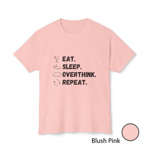 Camiseta divertida sobre pensar demasiado / Camiseta "Comer, dormir, pensar, repetir" / Regalo para introvertidos con los que te identificarás / Camiseta de humor sobre salud mental / Camiseta gráfica minimalista imagen 14