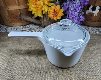 Corning Ware M-68-B White Saucepan w/ Pyrex P-68-C Lid- Dual Spout Pour & Measuring Markings