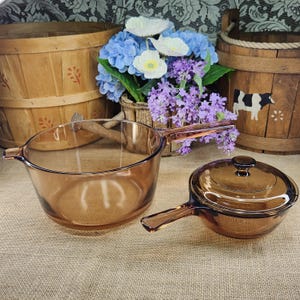 Set of 2- Vision Corning USA Amber Saucepans- 2.5L and .5L with Small Pyrex Lid
