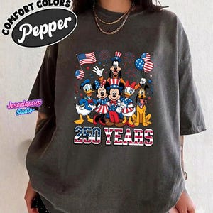 Comfort Colors Disneyland 250 Years Shirt, Mickey And Friends 250th Anniversary Shirt, Disneyland 4th of July Shirt, Patriotic 1776-2026 Tee immagine 2