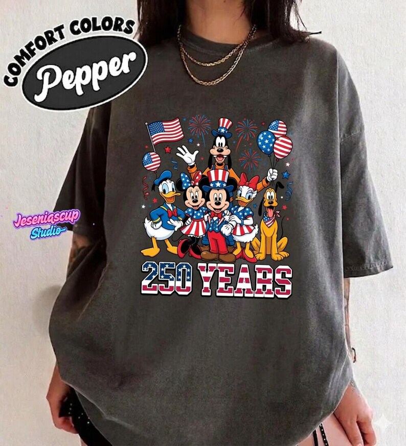 Comfort Colors Disneyland 250 Years Shirt, Mickey And Friends 250th Anniversary Shirt, Disneyland 4th of July Shirt, Patriotic 1776-2026 Tee immagine 2