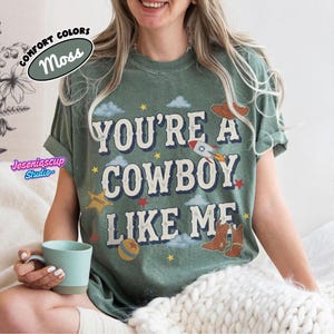 Camiseta vintage de Toy Story, Camiseta "Eres un vaquero como yo", Camiseta de Toy Story 5, Camiseta de viaje familiar a Disneyland WDW, Camiseta de Pixar Fest imagen 5