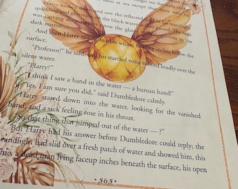 Lámina del Libro de la Snitch Dorada Floral de la Escuela de Magia