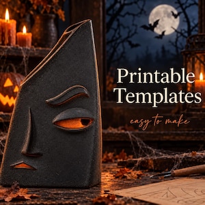 Może przedstawiać: Czarny, teksturowany, kanciasty wazon w kształcie twarzy ze świecącymi pomarańczowymi oczami i ustami. Napis "Printable Templates" oraz "easy to make" widnieje w białym i pomarańczowym kolorze. Wazon stoi na ciemnej powierzchni z jesiennymi liśćmi.