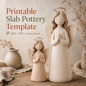 Könnte beinhalten: Zwei beige Keramik-Engelsfiguren mit geschlossenen Augen, gewelltem Haar und goldenen Heiligenscheinen, die Hände zum Gebet gefaltet. Text: Printable Slab Pottery Template, SVG + PDF + Instructions. Die Figuren haben eine matte Textur.