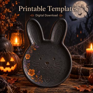 Könnte beinhalten: Ein schwarzes, hasenförmiges Tablett mit gesprenkelter Textur, einem kleinen Herzsymbol und einem Blumenrankenmuster in Orange und Violett. Der Text "Printable Templates" und "Digital Download" steht oben im Bild.