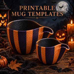 Puede incluir: Dos tazas de cerámica con un patrón de rayas verticales moteadas en naranja y morado y un pico vertedor lateral. El texto PRINTABLE MUG TEMPLATES aparece sobre las tazas, situadas sobre un fondo oscuro y atmosférico de temática de Halloween.