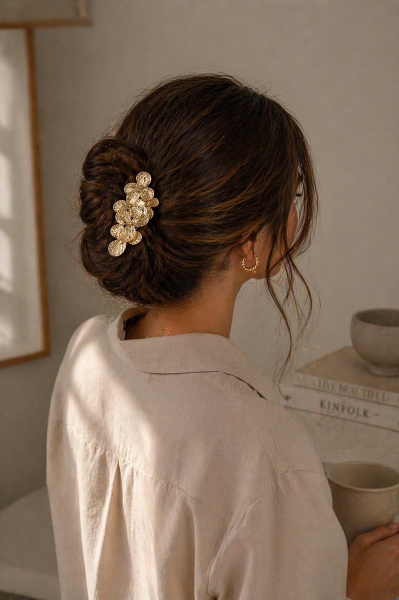 Pince a cheveux fleurs dorees orchidee
