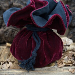 Großer DnD Würfelbeutel mit Fächern – Dice Bag Organizer mit Würfelschale – RPG & TTRPG Zubehör – Dungeon Master Geschenk