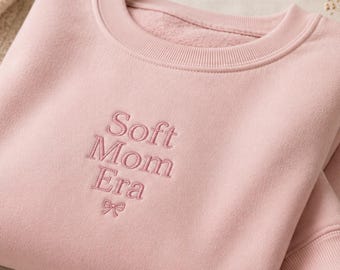 Embroidered Mom Sweatshirt Womens Crewneck Mama Pullover Fleece Women Postpartum Outfit Comfortable Casual Trendy Mom Gift New Mother