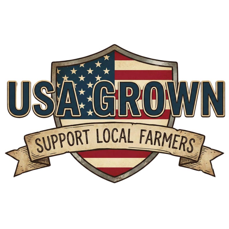 Puede incluir: Un emblema en forma de escudo con el texto "USA GROWN" en azul marino. El escudo presenta el dise&ntilde;o de la bandera estadounidense y una pancarta que dice "SUPPORT LOCAL FARMERS".