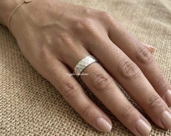 Anillo de plata martillada, anillo de plata de ley 925 para hombre y mujer, anillo ancho para el pulgar, alianza de boda minimalista, joyería artesanal bohemia.