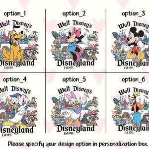 Pu&ograve; includere: Sei design a tema Disney con personaggi come Pluto, Minnie Mouse, Mickey Mouse, Paperino, Paperina e Pippo. Ogni design include il testo "Walt Disney's Disneyland Est. 1955". I design sono su sfondo bianco con accenti a forma di cuore rosa.