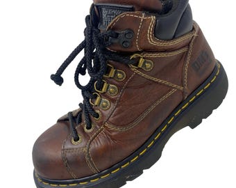 Botas industriales vintage Dr. Martens DM108 Air Wair M6 / W7 con puntera de acero y cuero para trabajo.