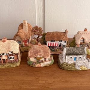 Lilliput Lane Cottages w/ Box & Deeds