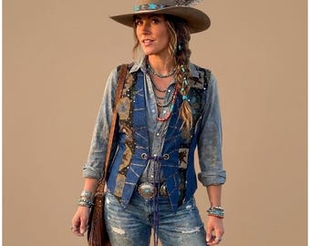 Colete feminino Howard Wolf em denim com estampa de tapeçaria, tamanho 10, azul, estilo western, boho-chic.
