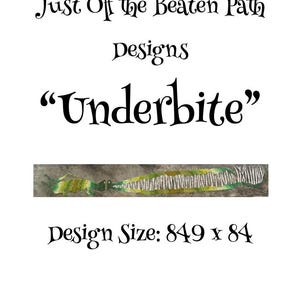 Puede incluir: Fondo blanco con el texto "Just Off the Beaten Path Designs" y "Underbite". Debajo, una imagen de acuarela de un diseño verde y blanco. El tamaño del diseño es de 849 x 84.