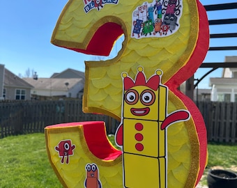 Pinata numéro 3 jaune faite main - Block and Friends Piñata