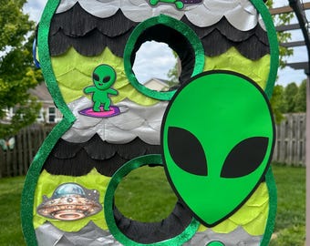 Piñata con el número 8 de Alien - Piñatas personalizadas