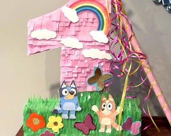 Piñata Bluey con número hecha a mano - Piñatas de primer cumpleaños