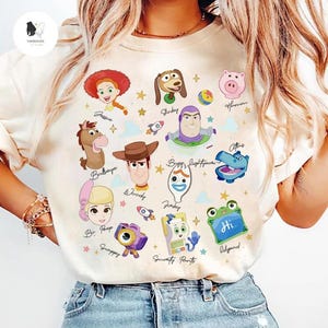 Watercolor Toy Story 5 Characters Tshirt, Lilypad Buzz Lightyear Woody Jessie Toy Story Land You've Got a Friend In Me Adult & Kids shirt imagem 1