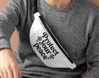 Pochete "Proteja Sua Paz" | Pochete branca, tipografia minimalista, acessório para o dia a dia